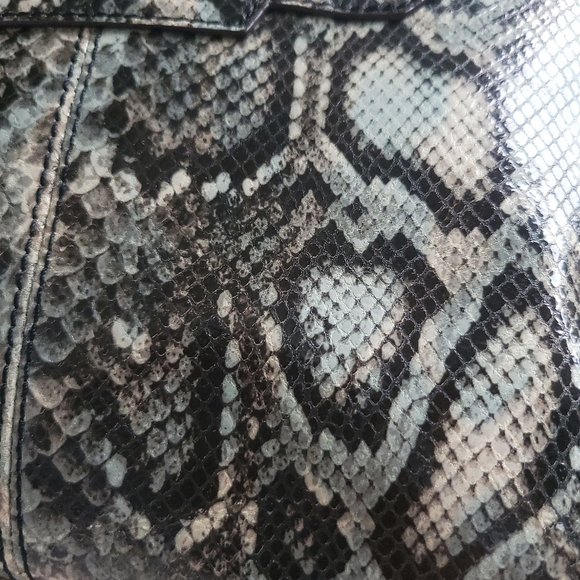 Aimee Kestenberg Snakeskin Patent Leather Chain Fringe Purse Y2K Shoulde… - Picture 12 of 16